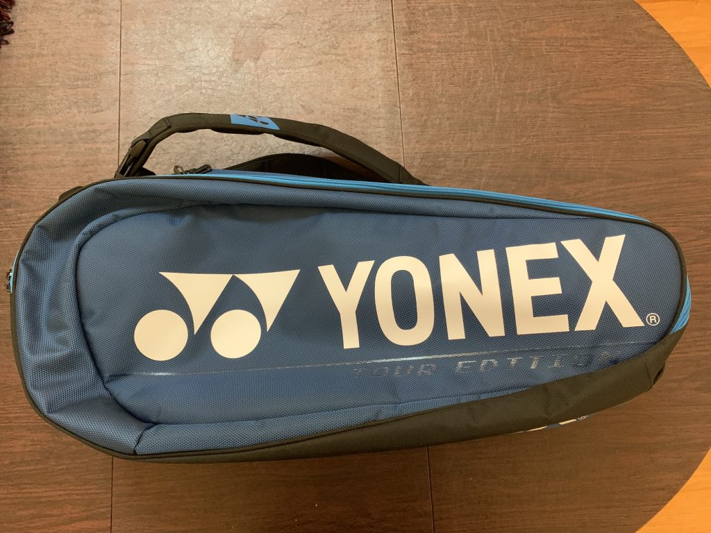 Yonex Pro Racquet Bag (9PCS). Bird's Eye View of the Side of Bag.